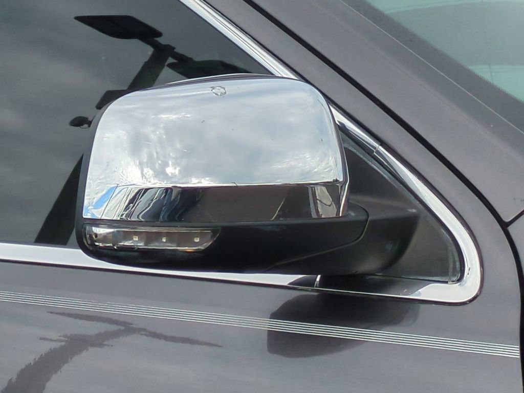 Used 2017 Jeep Grand Cherokee Overland w/ Jeep Active Safety Group image 11