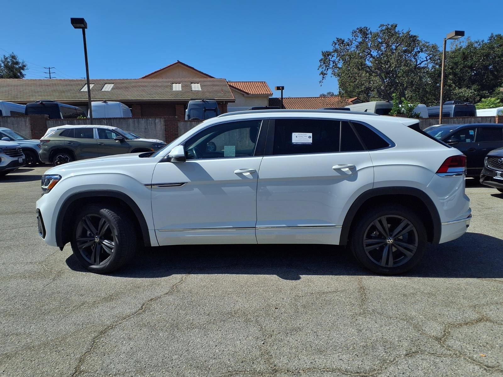 Certified 2022 Volkswagen Atlas Cross Sport SEL R-Line AWD/4WD image 4