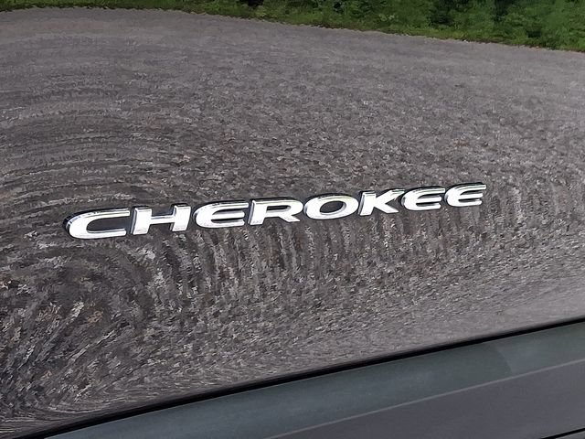 Used 2019 Jeep Cherokee Limited AWD/4WD image 30