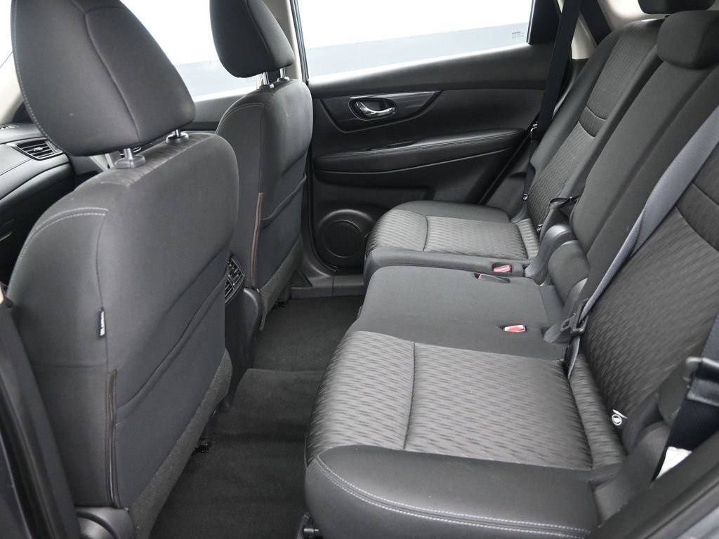 Used 2018 Nissan Rogue S image 14
