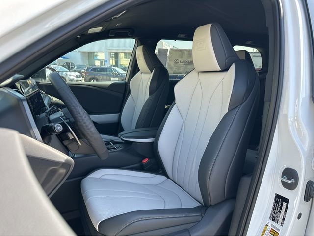 New 2026 Lexus TX 500h AWD image 25