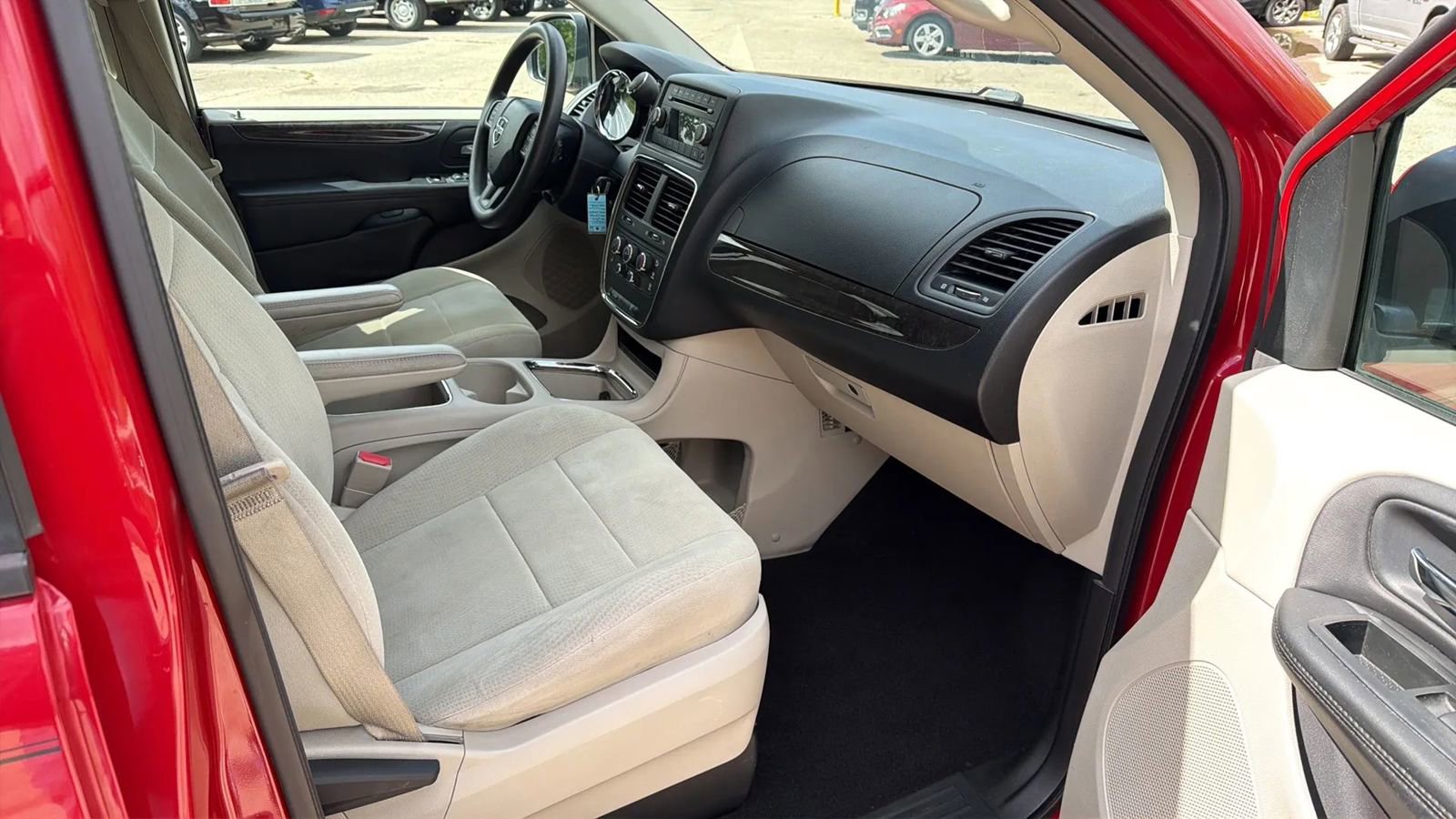 Used 2012 Dodge Grand Caravan SXT FWD image 17