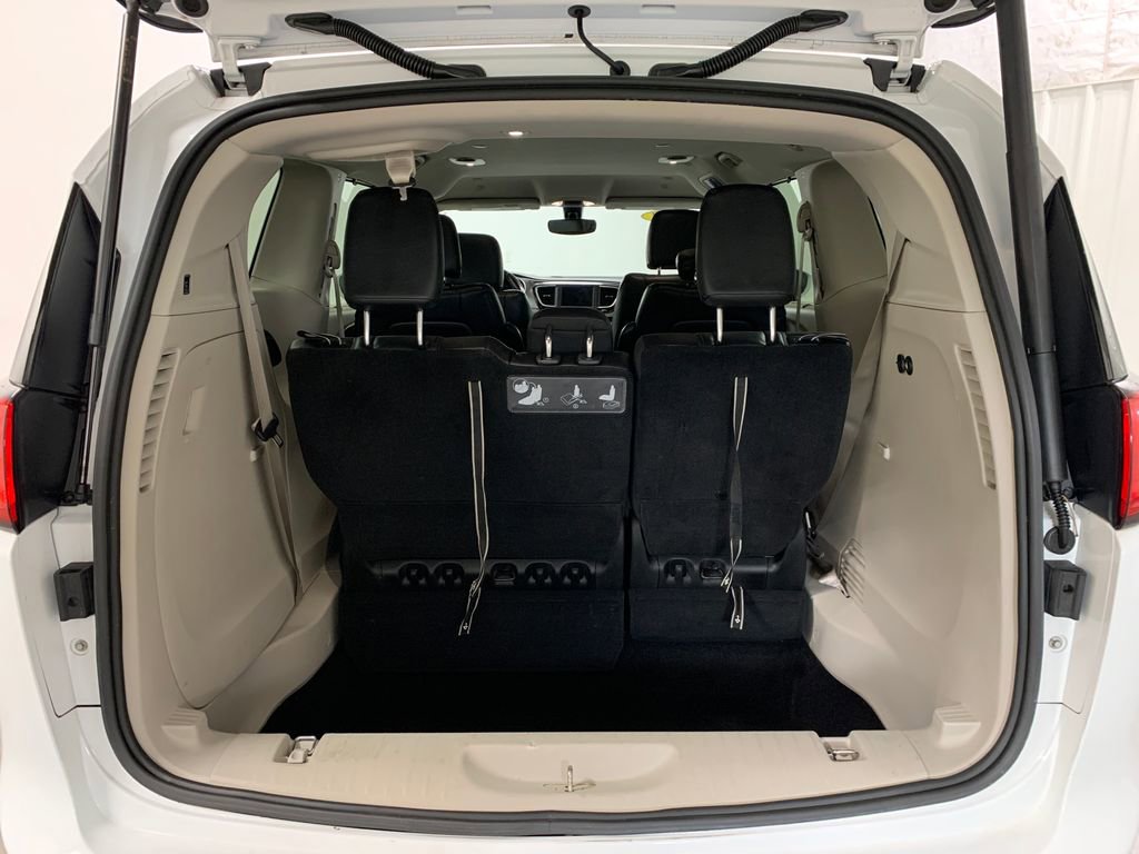 Used 2020 Chrysler Pacifica Touring-L FWD image 22