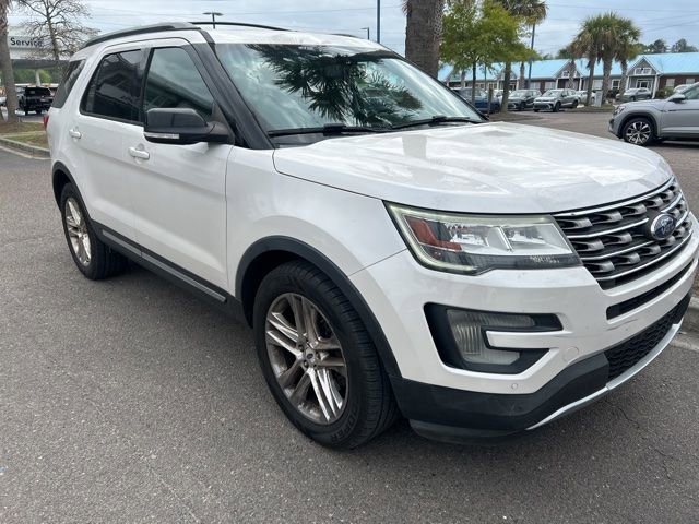 Used 2017 Ford Explorer XLT w/ Equipment Group 202A image 2