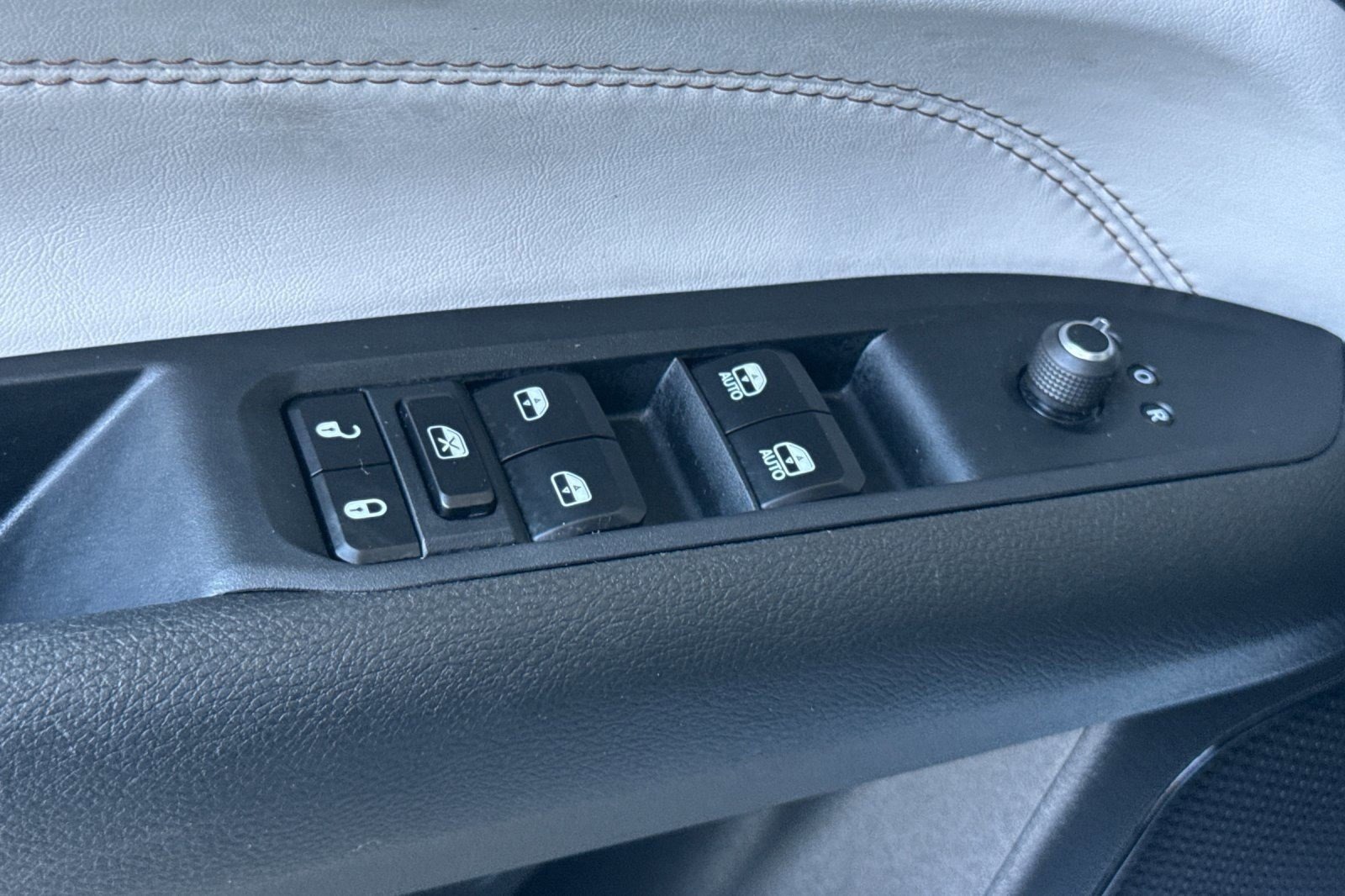 Used 2025 Jeep Compass Limited image 13