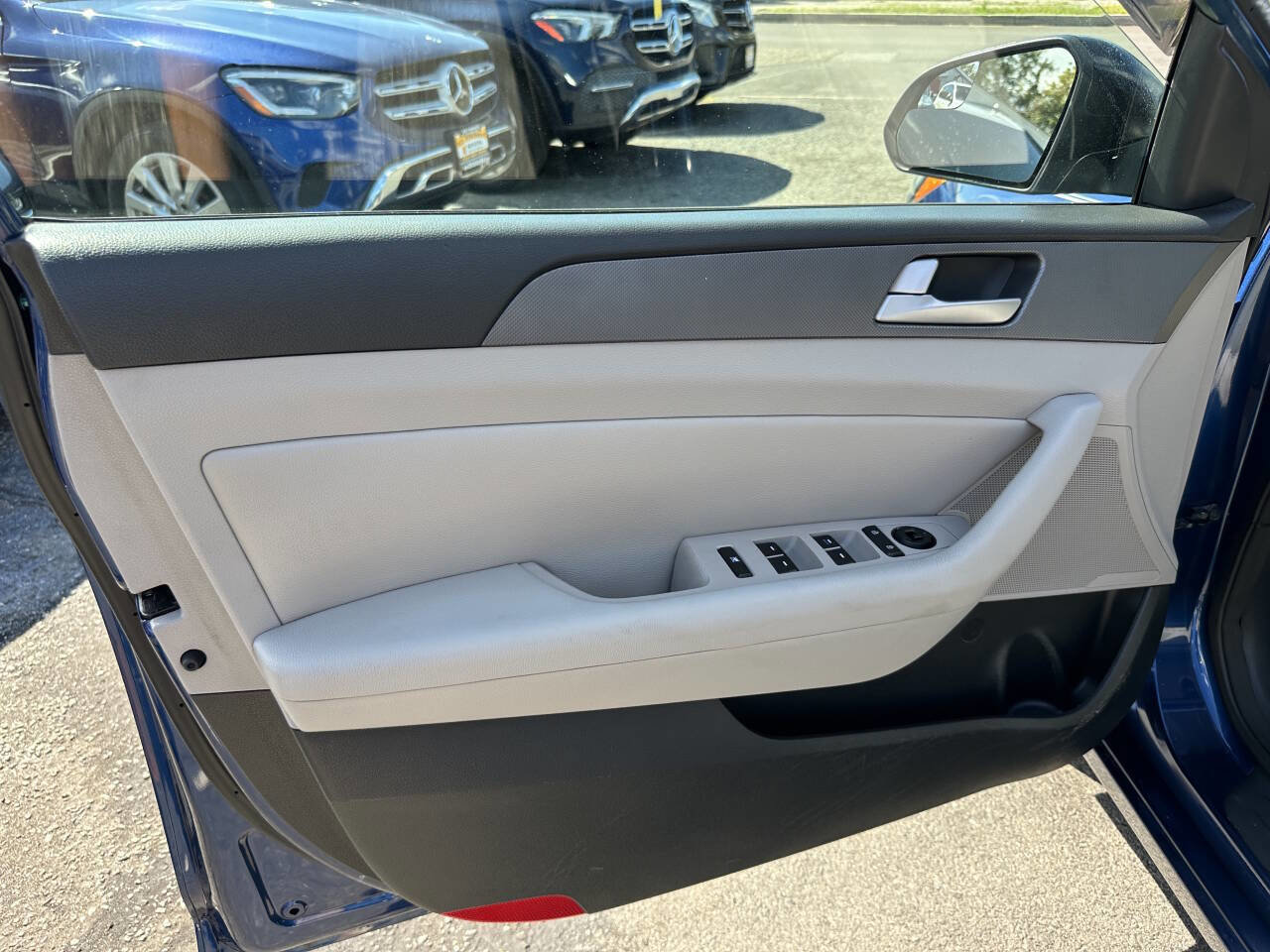 Used 2015 Hyundai Sonata SE w/ Option Group 09 FWD image 9