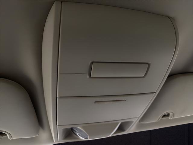 Used 2010 Volkswagen Routan S image 22