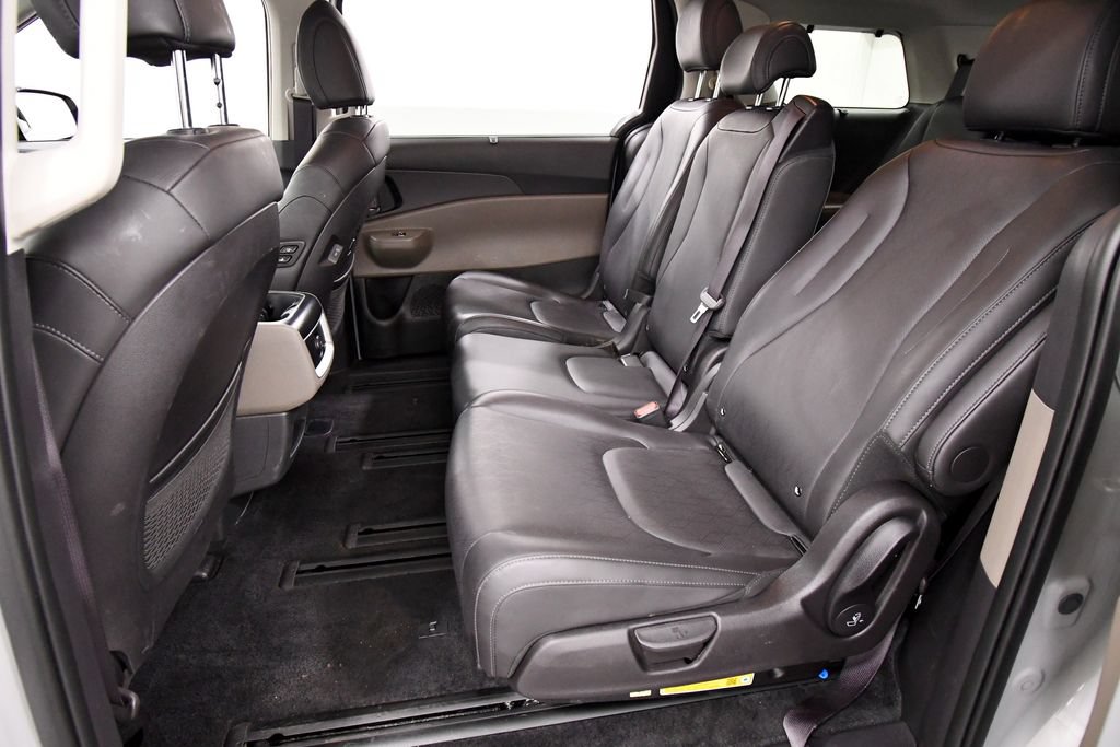 Certified 2026 Kia Carnival EX FWD image 15