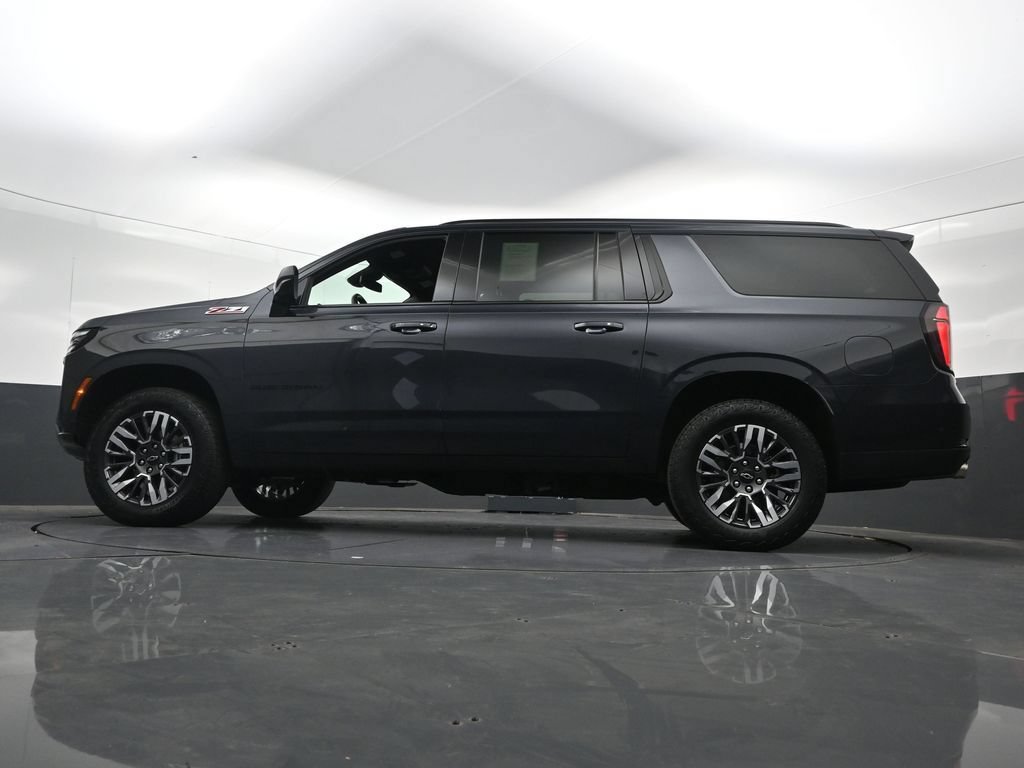 Used 2025 Chevrolet Suburban Z71 AWD/4WD image 31
