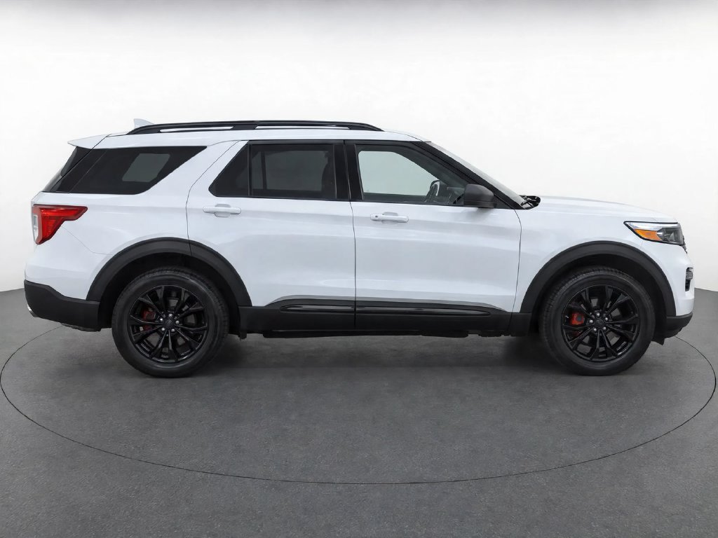 Used 2020 Ford Explorer XLT w/ Equipment Group 202A AWD/4WD image 10