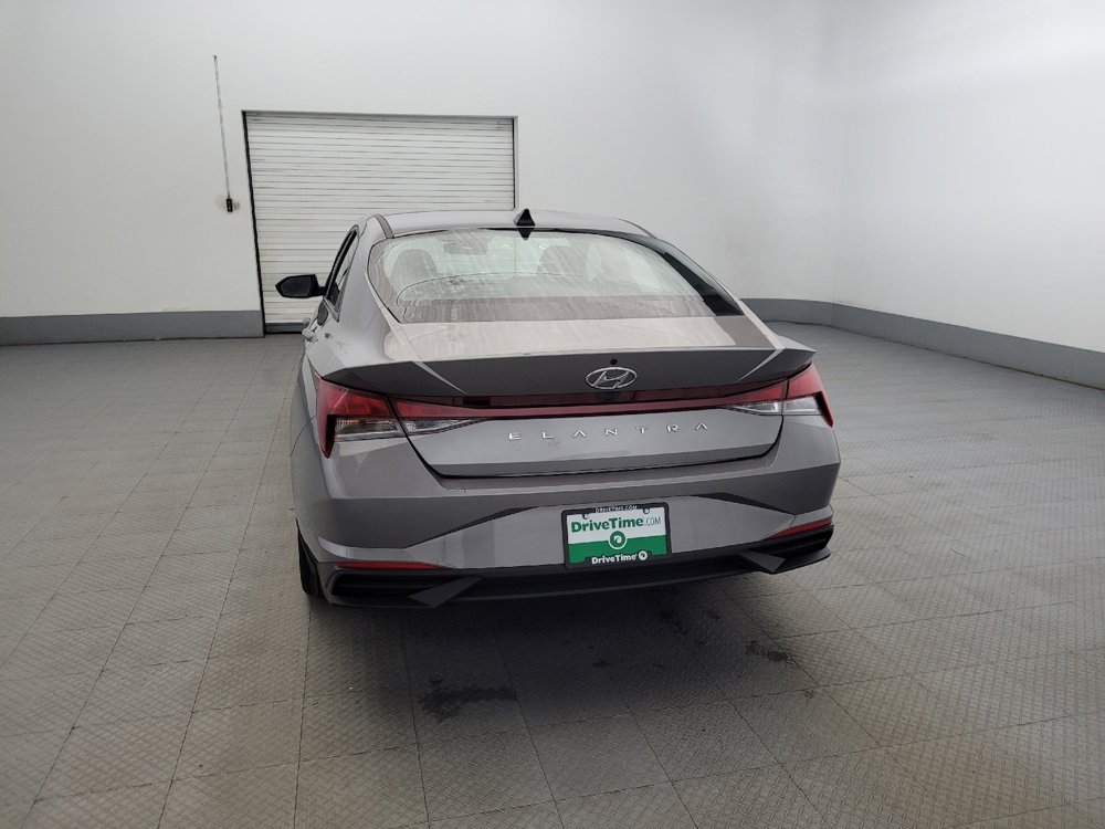 Used 2023 Hyundai Elantra SEL w/ Convenience Package image 6