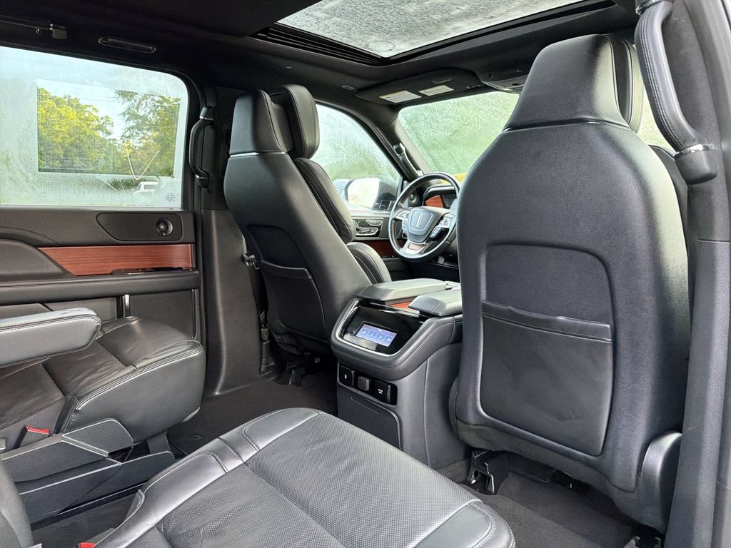 Used 2024 Lincoln Navigator Reserve AWD/4WD image 16