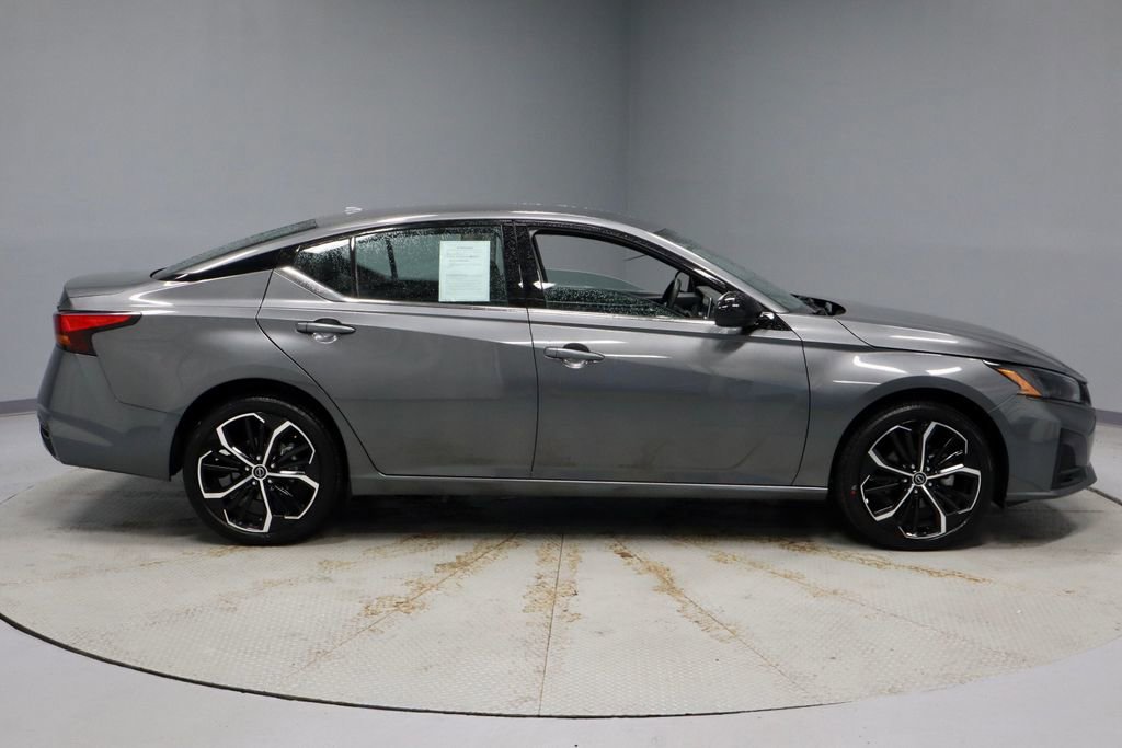 Used 2025 Nissan Altima 2.5 SR AWD/4WD image 5
