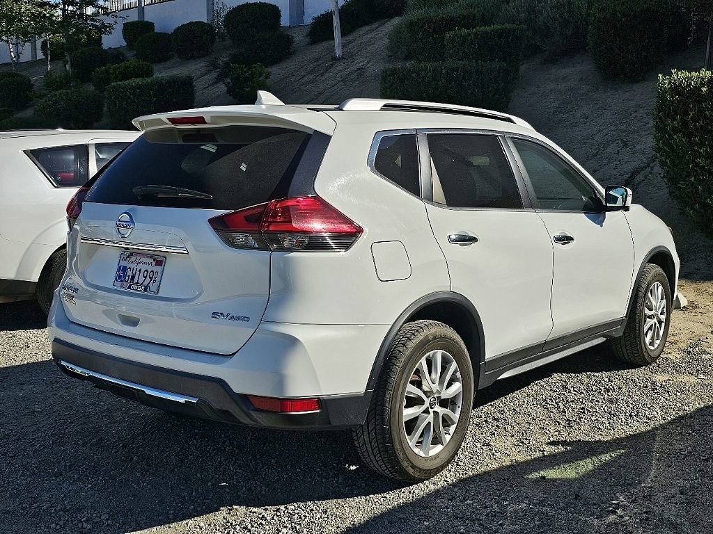 Used 2017 Nissan Rogue SV w/ SV Premium Package image 9
