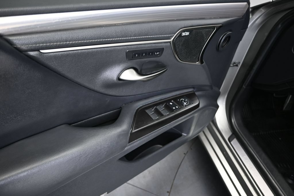 Used 2019 Lexus ES 350 F Sport w/ Accessory Package FWD image 11