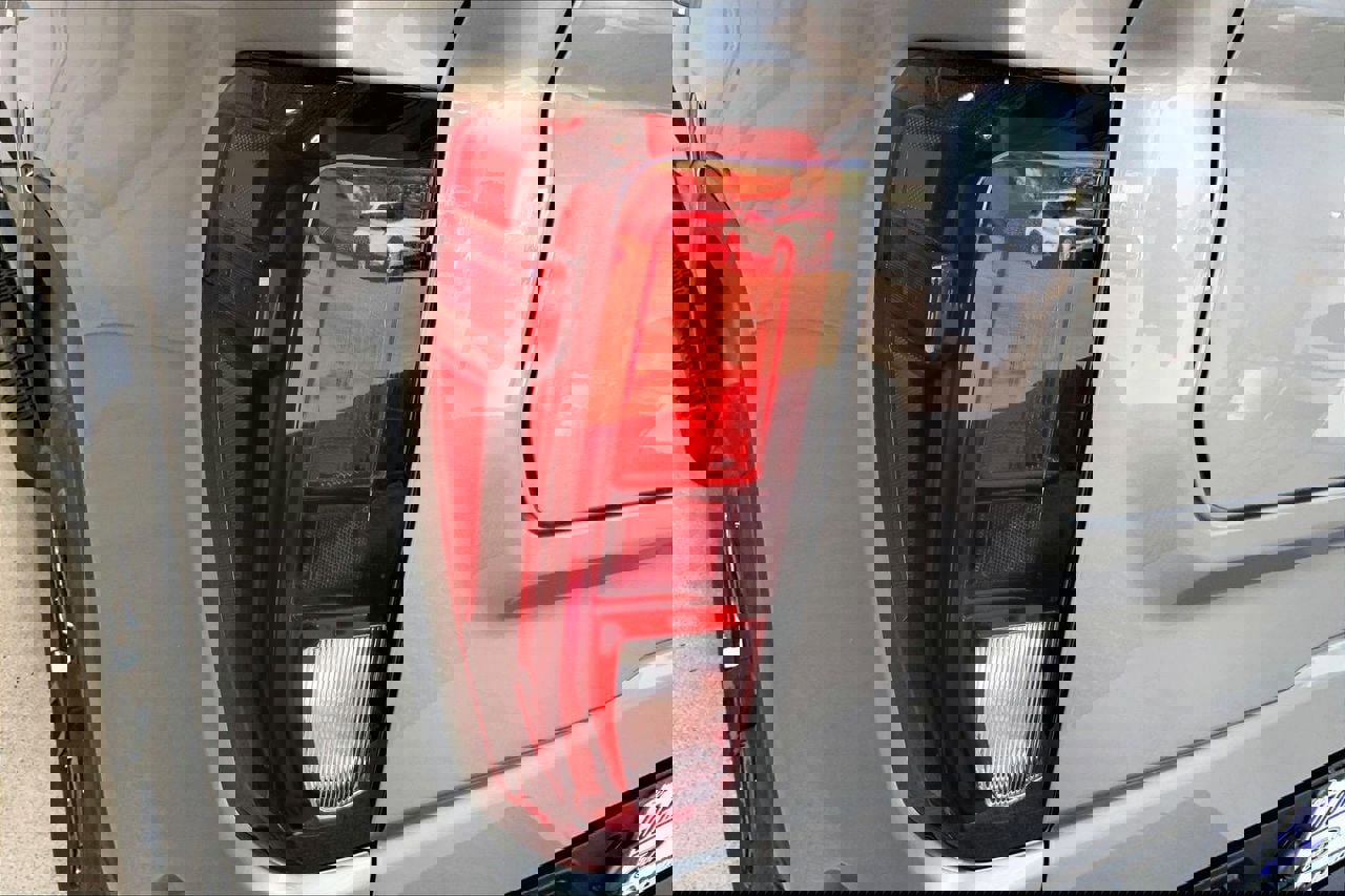 Used 2025 GMC Sierra 1500 Elevation image 13