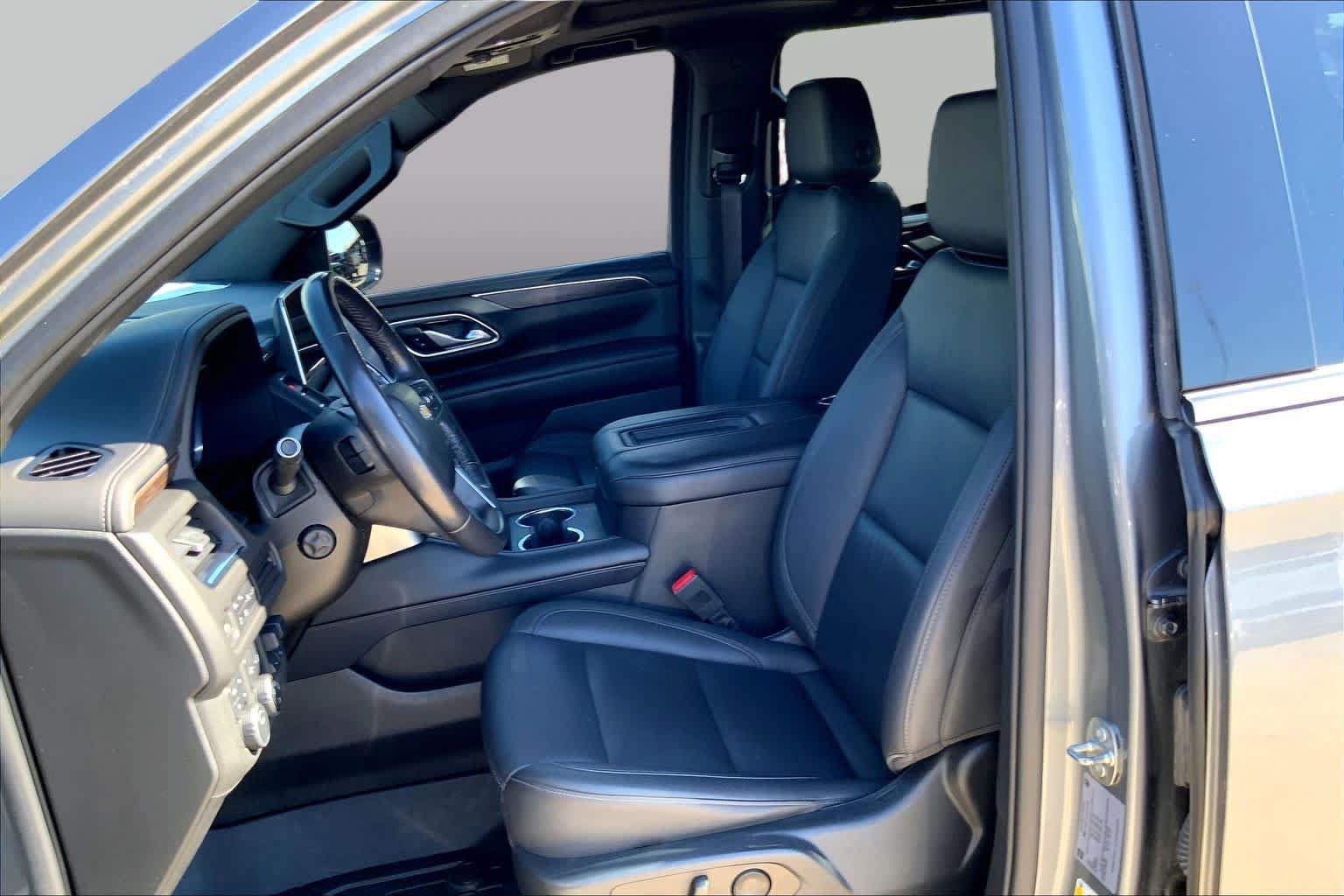 Used 2022 Chevrolet Suburban LT w/ LT Signature Package AWD/4WD image 8