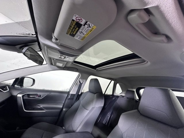 Used 2021 Toyota RAV4 XLE image 21