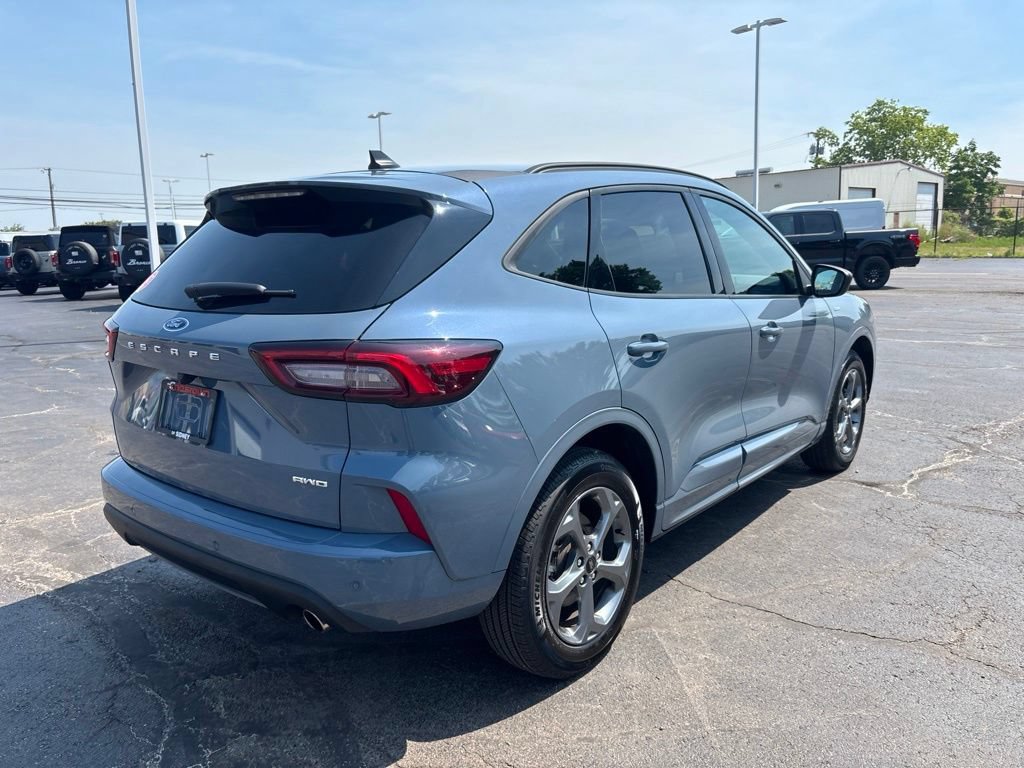 Used 2024 Ford Escape ST-Line w/ Tech Pack #1 AWD/4WD image 5