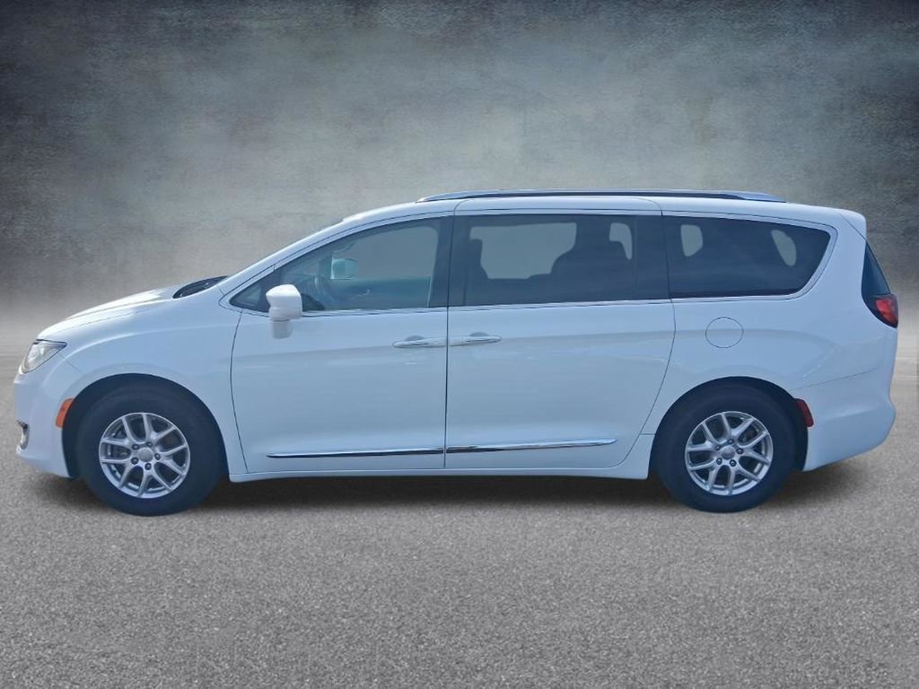 Used 2020 Chrysler Pacifica Touring-L FWD image 2