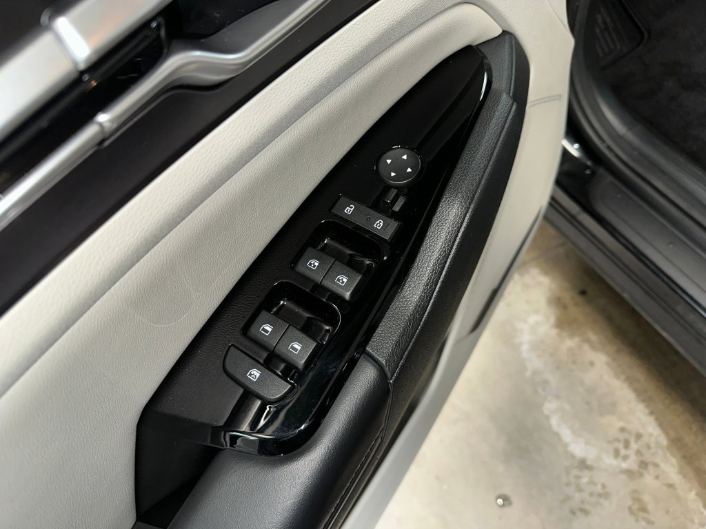 Used 2023 Kia Sportage EX image 8