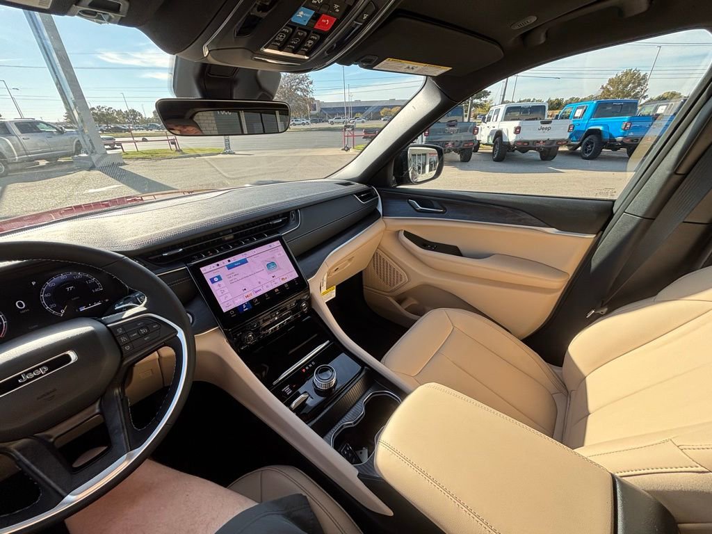New 2025 Jeep Grand Cherokee Limited image 16