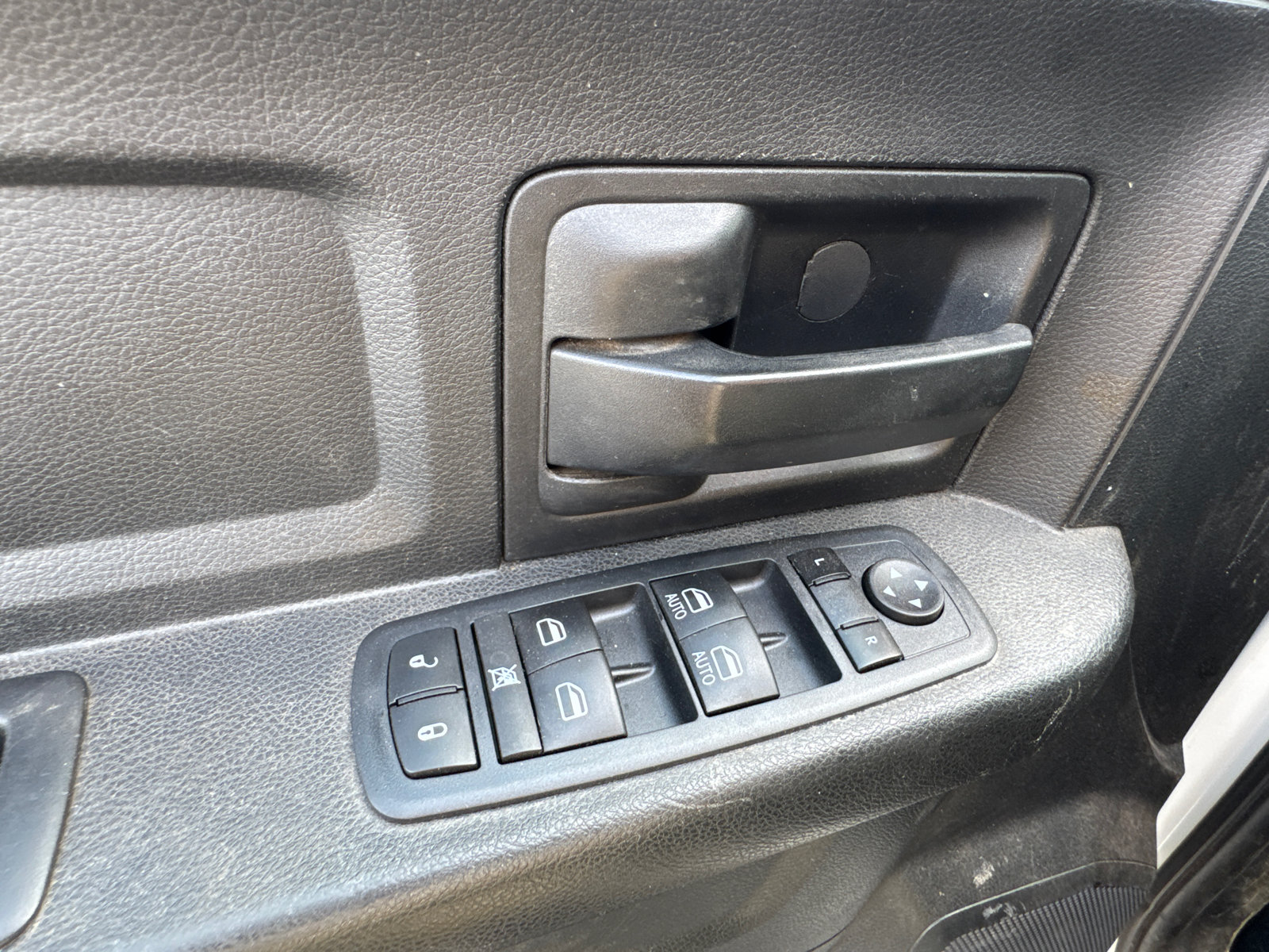 Used 2015 RAM 2500 Tradesman w/ Chrome Appearance Group AWD/4WD image 11