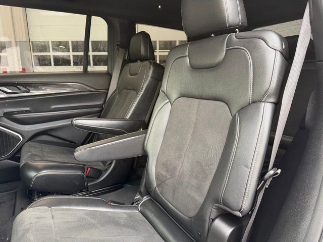 Used 2022 Jeep Grand Cherokee L Laredo image 20