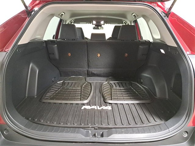 Used 2022 Toyota RAV4 LE image 10