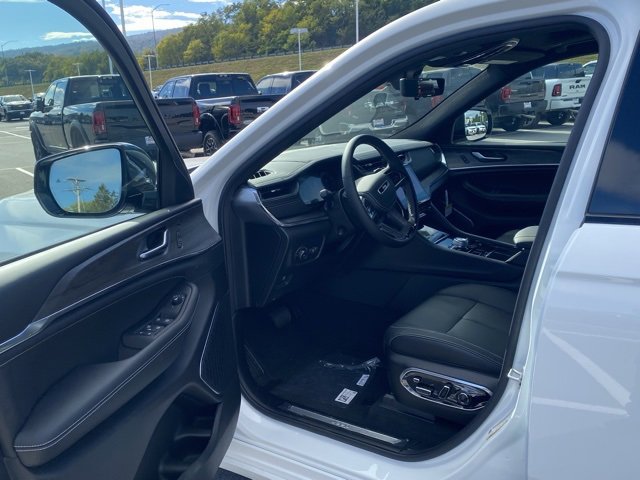 New 2025 Jeep Grand Cherokee L Overland image 15