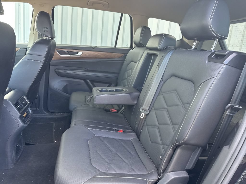 Used 2025 Volkswagen Atlas SE AWD/4WD image 23