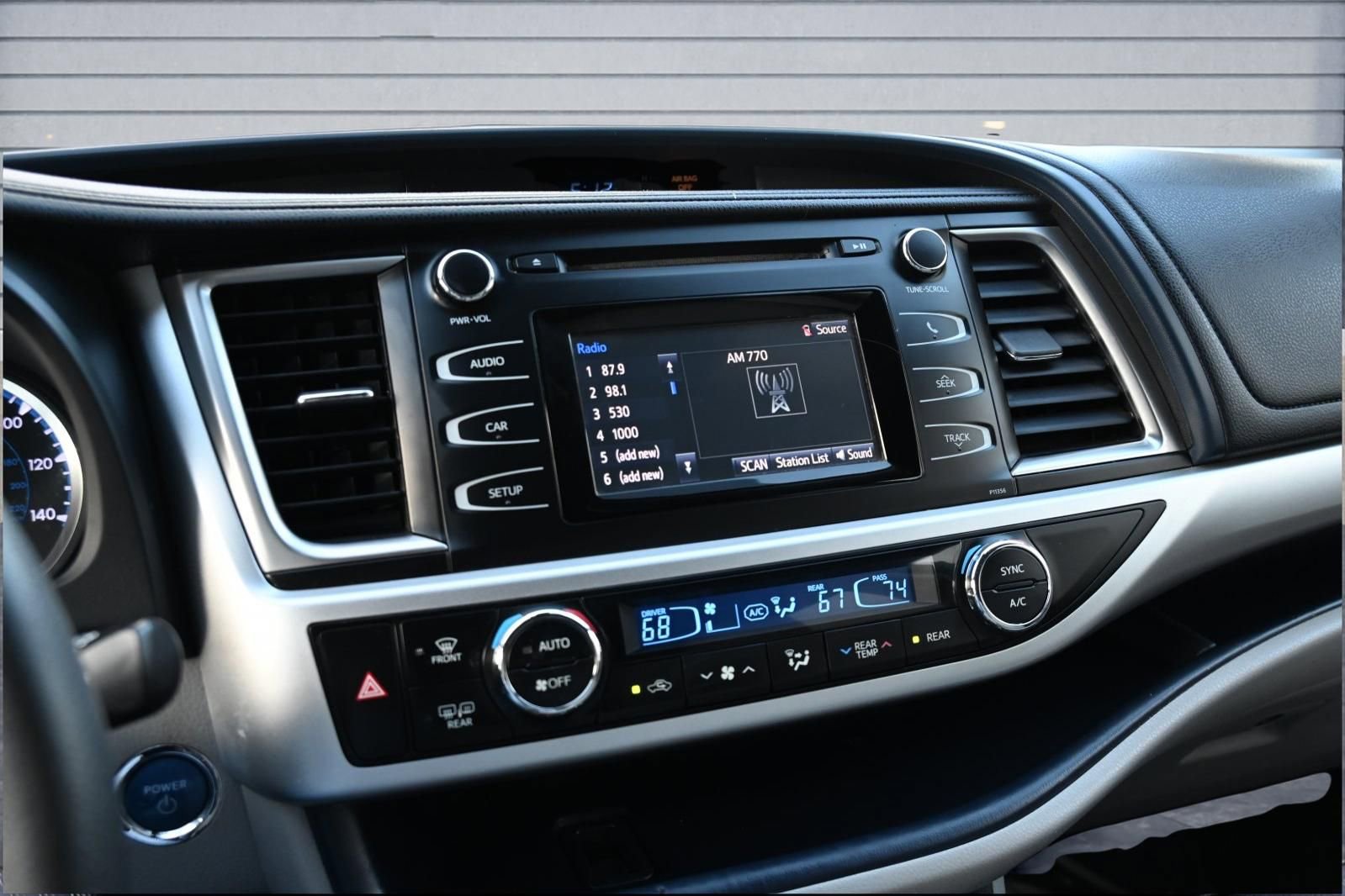 Used 2017 Toyota Highlander LE image 10