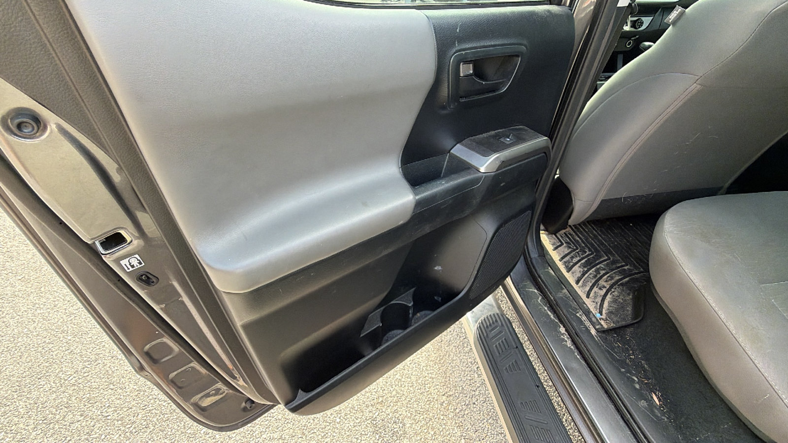 Used 2016 Toyota Tacoma SR5 RWD image 21