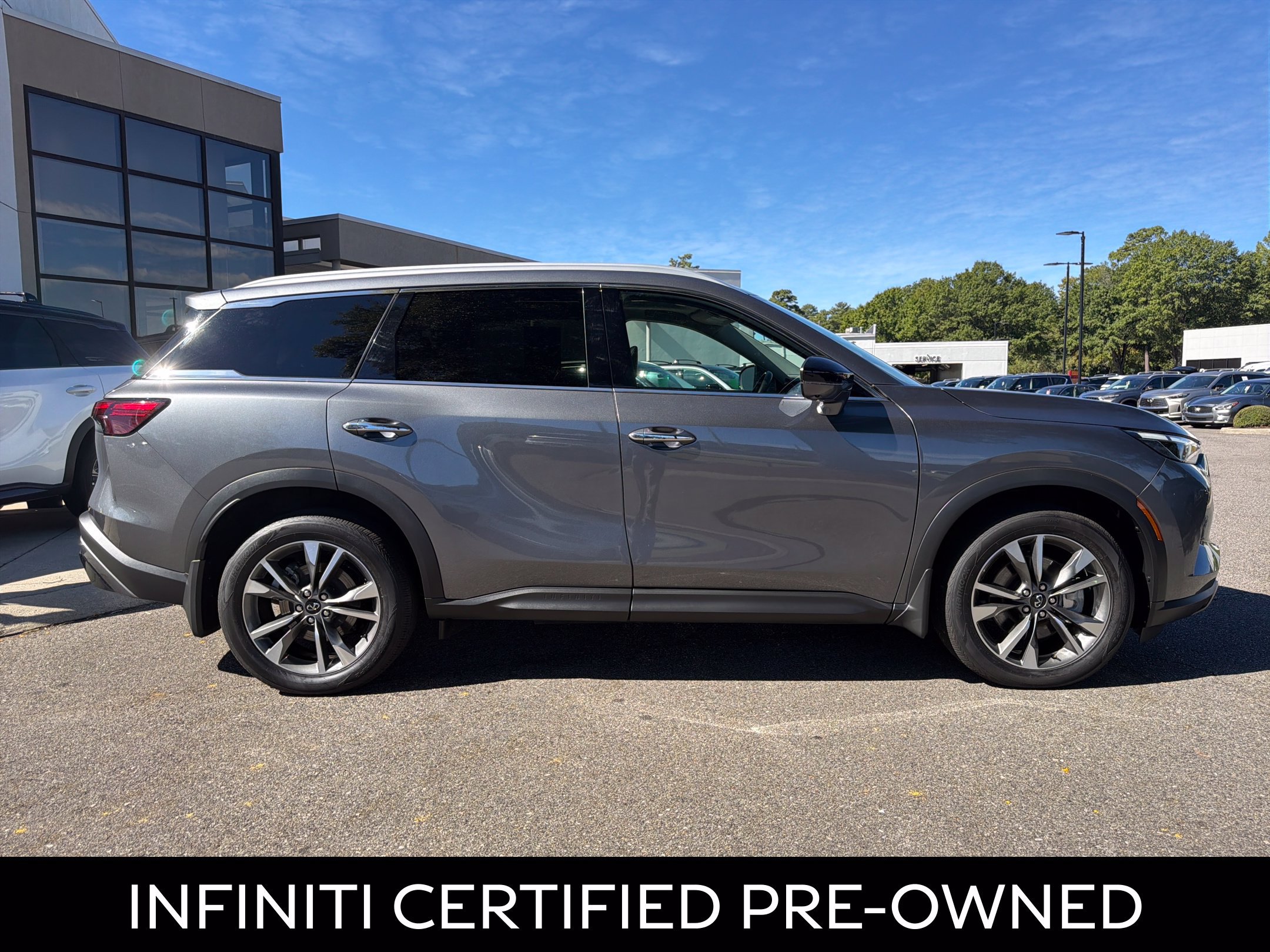Certified 2025 INFINITI QX60 Luxe w/ Vision Package AWD/4WD image 13