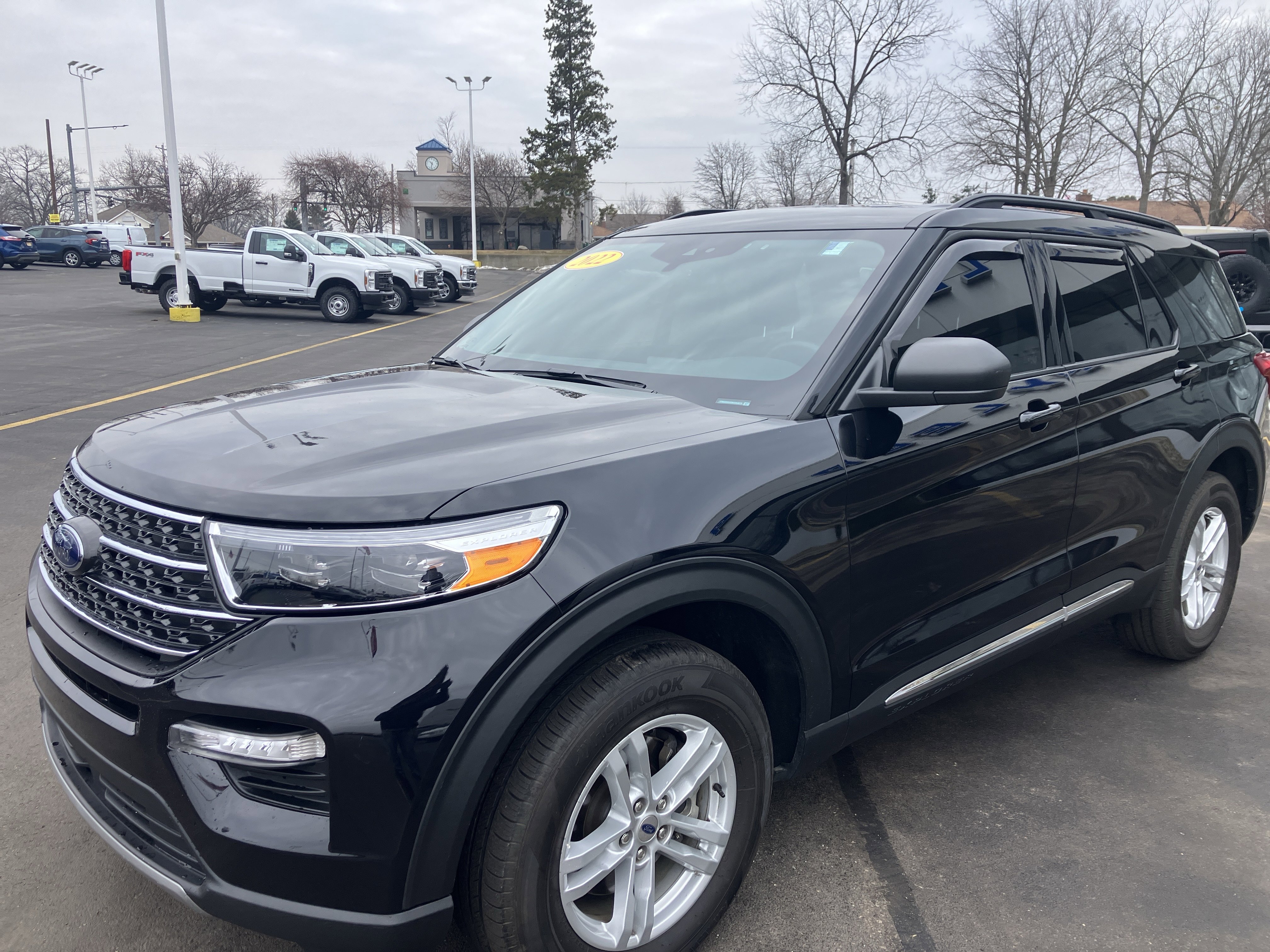 Used 2022 Ford Explorer XLT w/ Equipment Group 202A image 3