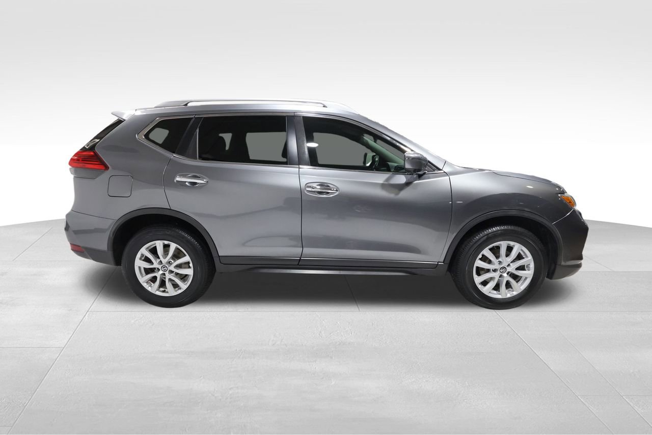Used 2017 Nissan Rogue SV w/ SV Premium Package image 5