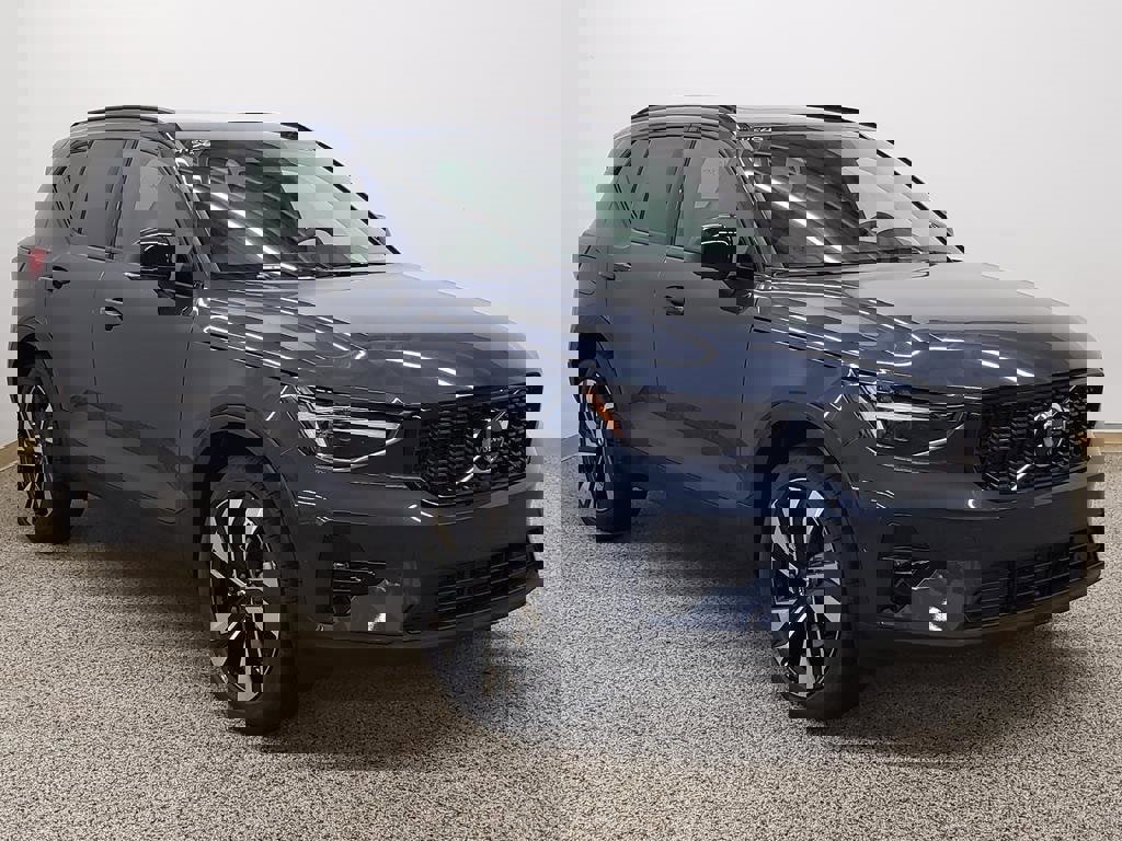 New 2026 Volvo XC40 B5 Ultra w/ Protection Package Premier