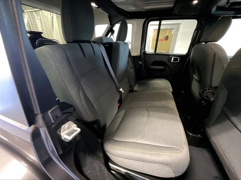 Used 2024 Jeep Wrangler Unlimited w/ Convenience Group AWD/4WD image 15