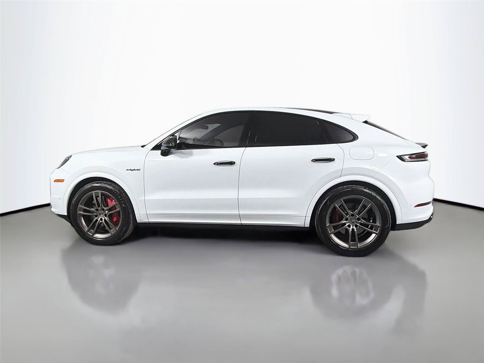 Certified 2025 Porsche Cayenne Turbo AWD/4WD image 2