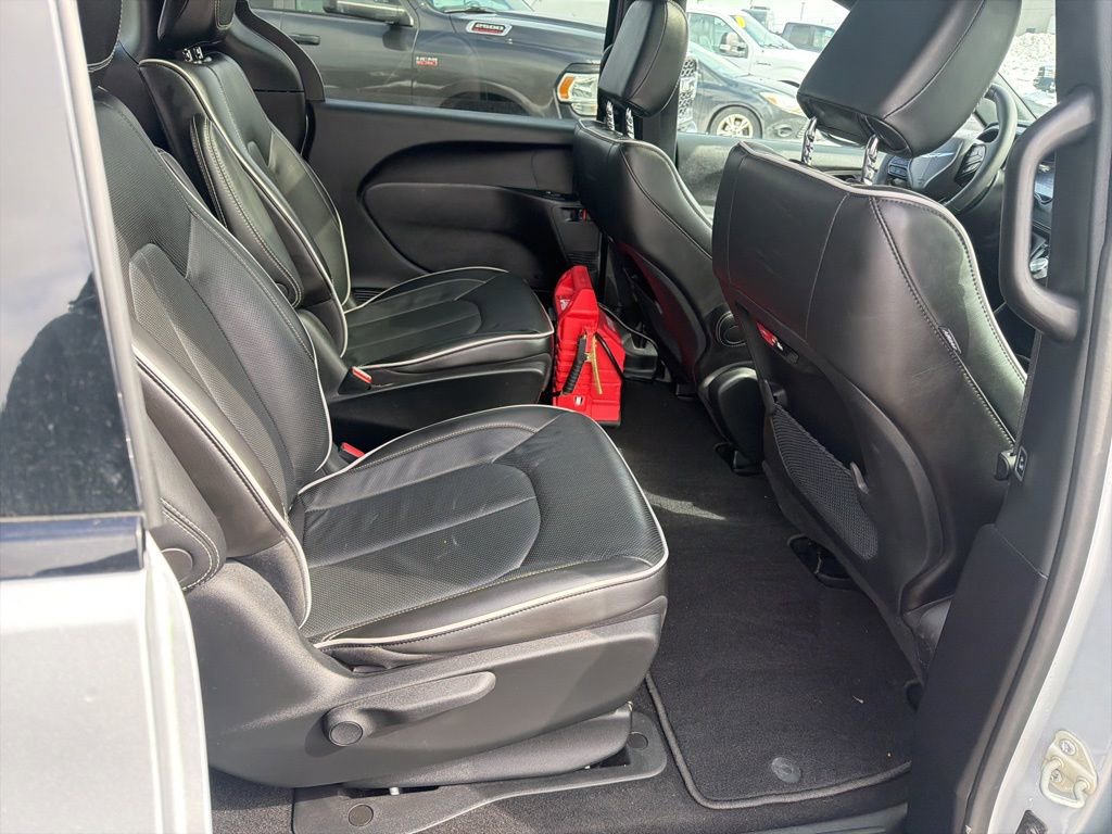 Used 2023 Chrysler Pacifica Limited w/ S Appearance Package image 25