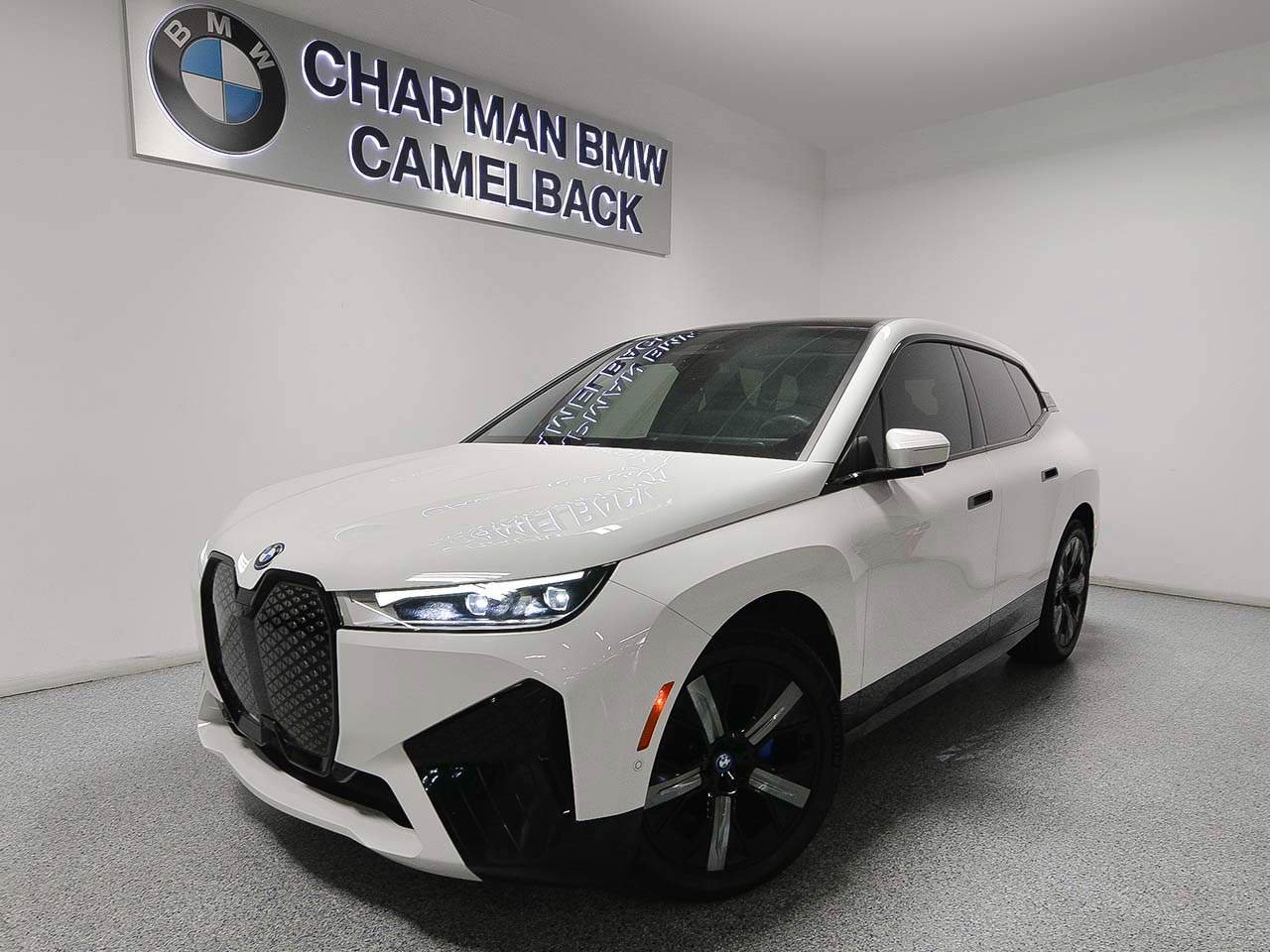 Used 2024 BMW iX xDrive50 w/ Sport Package AWD/4WD image 1
