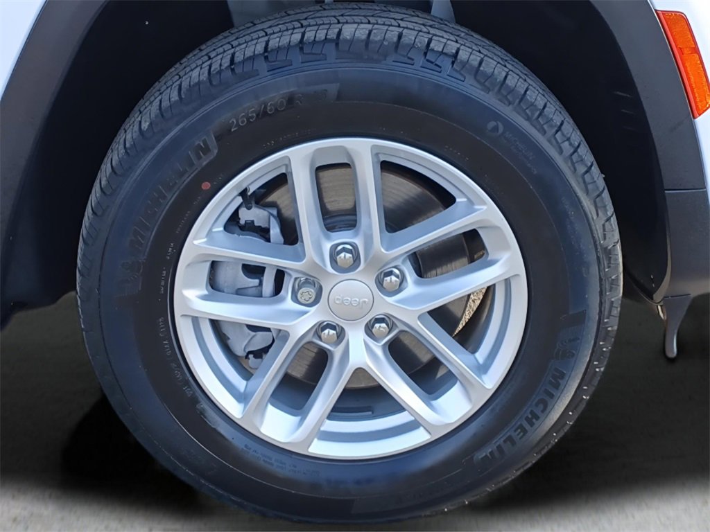 Used 2023 Jeep Grand Cherokee L Laredo image 28