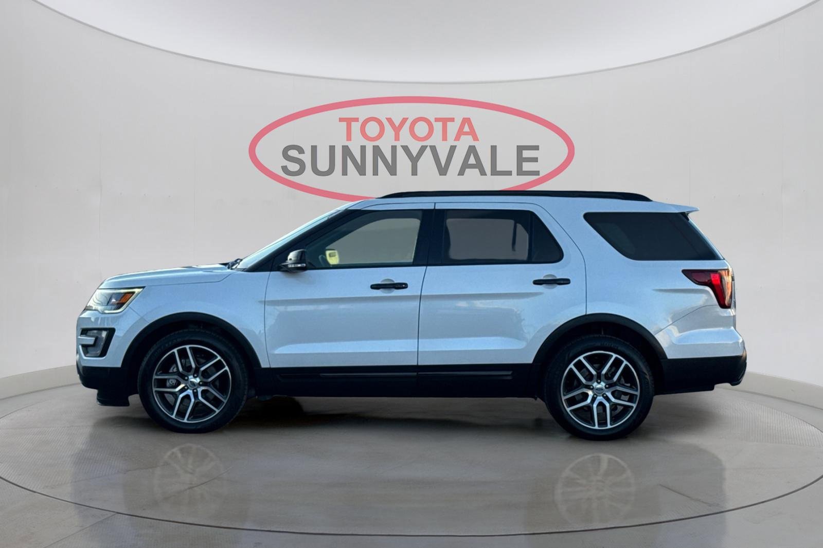 Used 2017 Ford Explorer Sport w/ Equipment Group 401A image 6