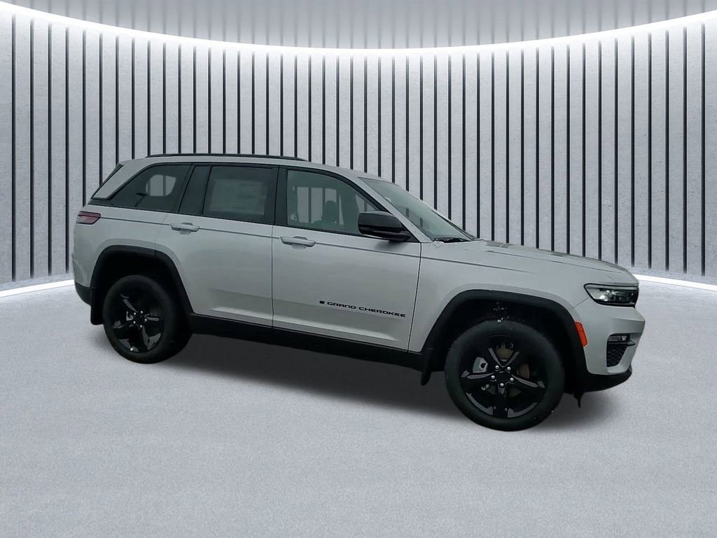 New 2025 Jeep Grand Cherokee Limited w/ Black Appearance Package image 4