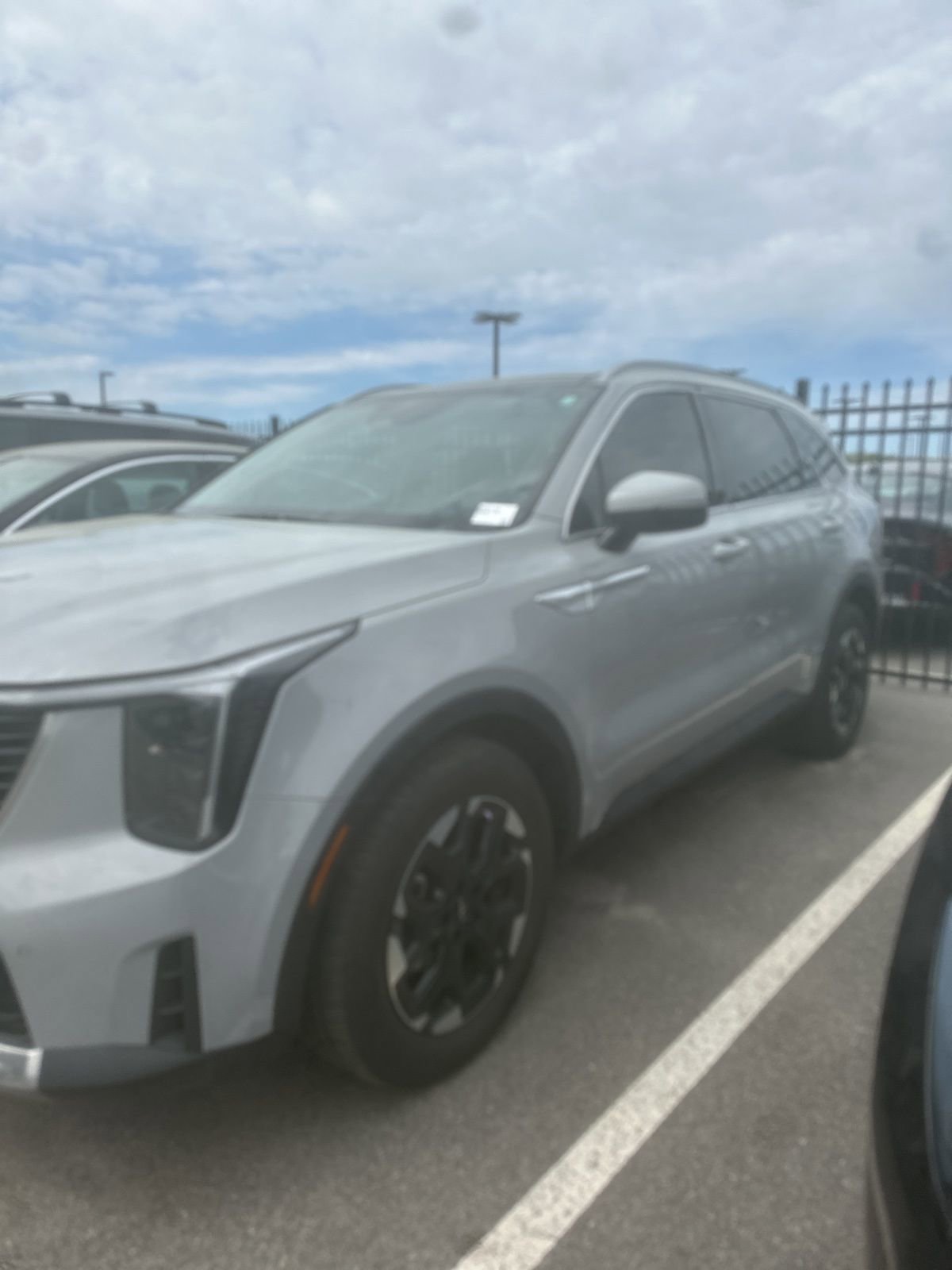 Used 2024 Kia Sorento S w/ Panoramic Sunroof Package image 4