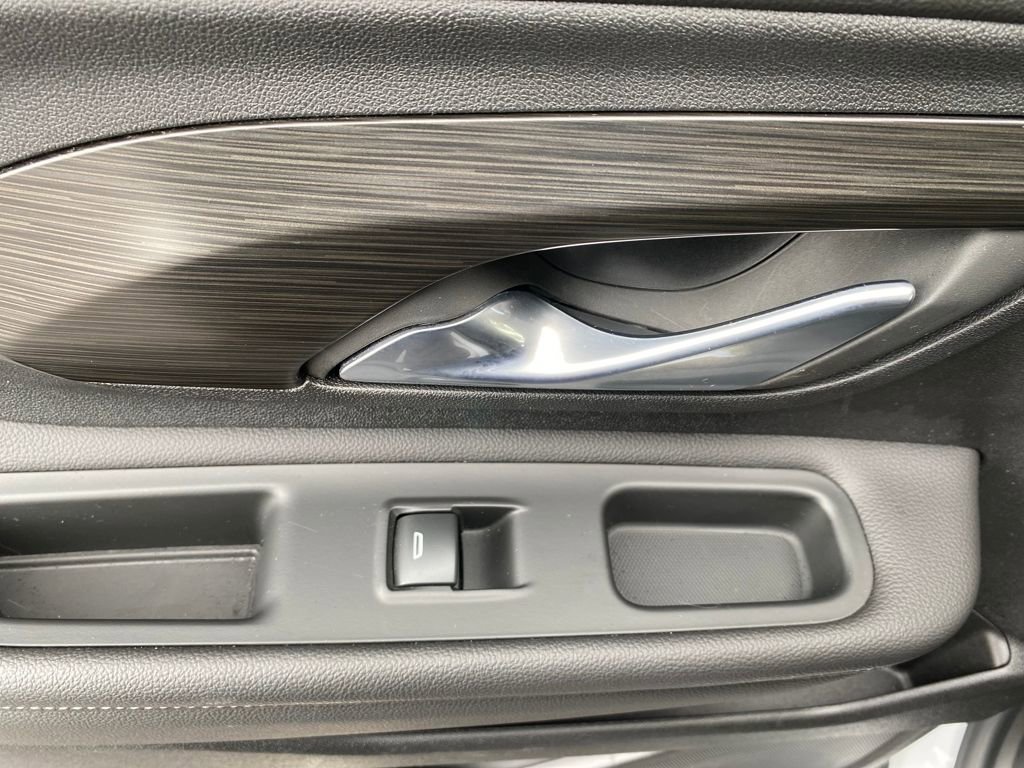 Used 2022 GMC Terrain SLE w/ Driver Convenience Package image 17