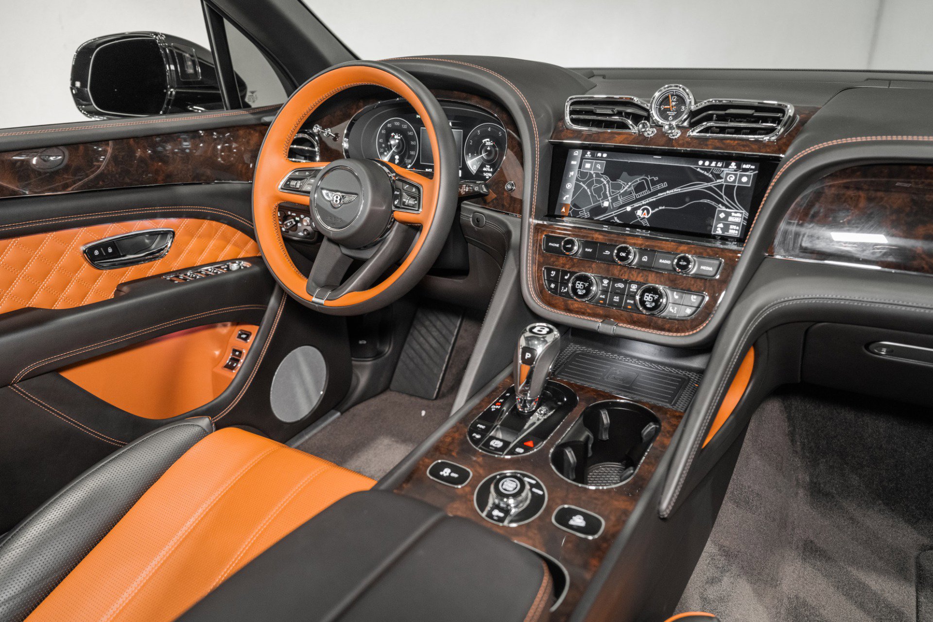 Used 2022 Bentley Bentayga image 29