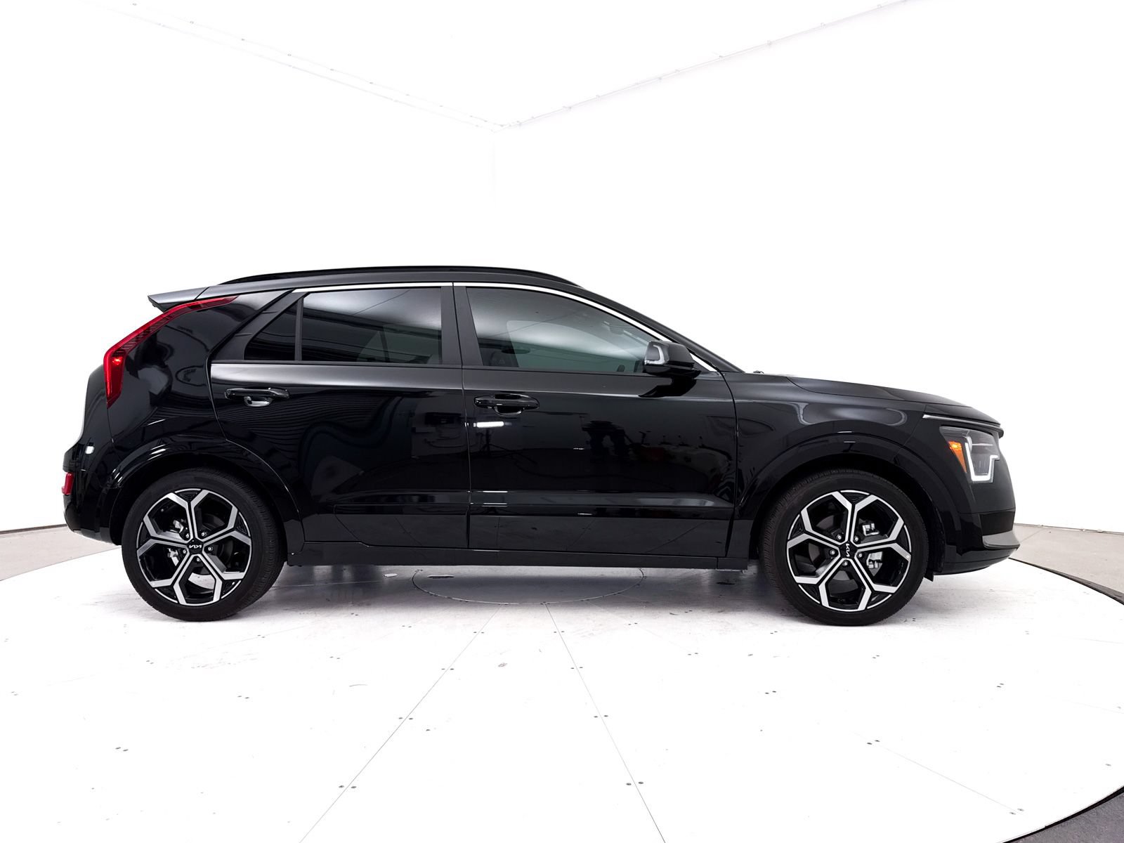 Certified 2025 Kia Niro EX Touring FWD image 40