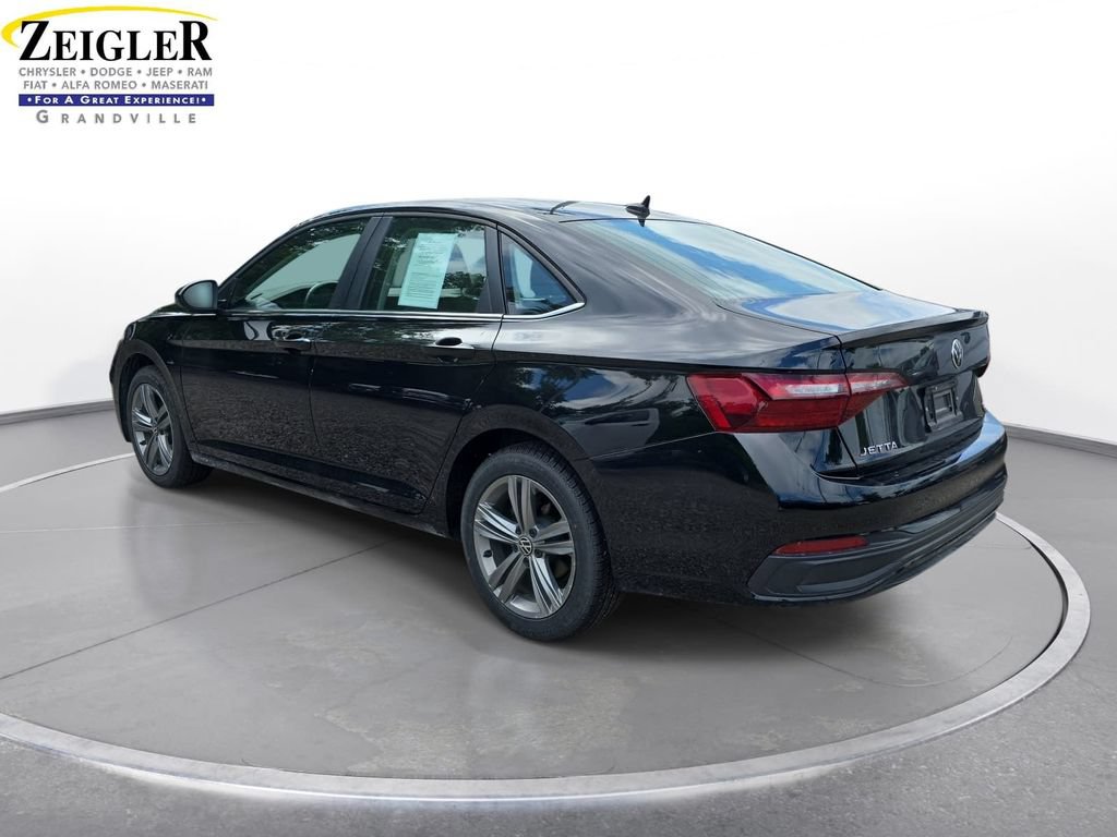 Used 2024 Volkswagen Jetta SE FWD image 7