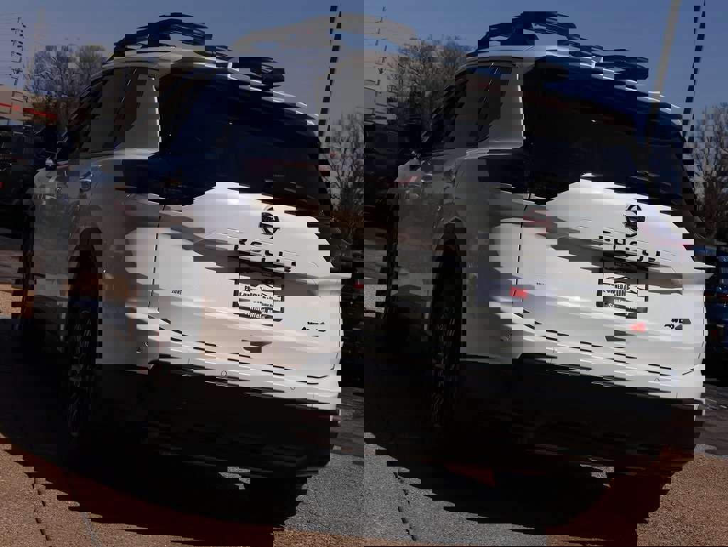 Used 2025 Nissan Rogue SV w/ Rock Creek Premium Package image 4